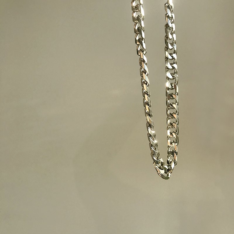 Koyu Gümüş Renk Kesme Kolye