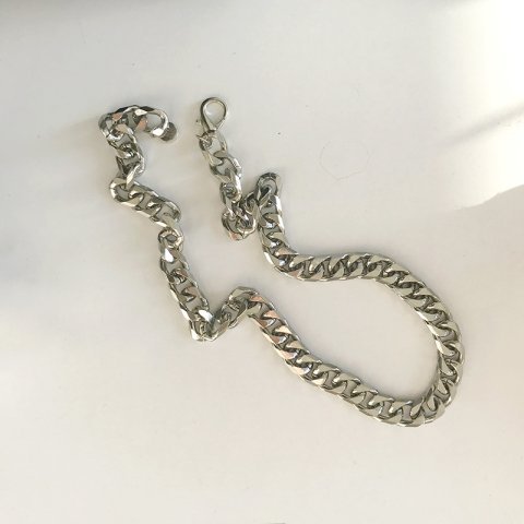 Koyu Gümüş Renk Kesme Kolye