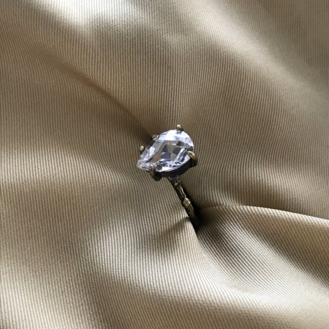 Beyaz Zirkon Taş Damla Yüzük