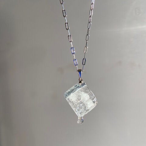 Ice Baby Uzun Buz Küp Kolye