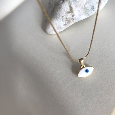 Beyaz Mine Göz Minimal Kolye