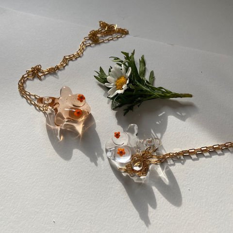 The Mammae Turuncu Çiçekli Meme Kolye