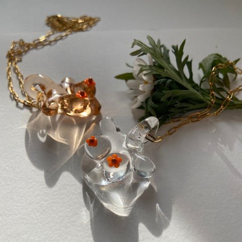 The Mammae Turuncu Çiçekli Meme Kolye