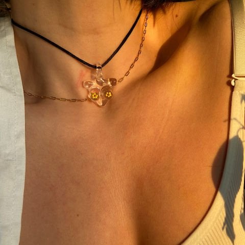 The Mammae Sarı Çiçekli Meme İpli Kolye