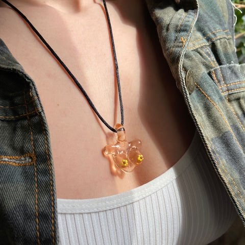 The Mammae Sarı Çiçekli Meme İpli Kolye