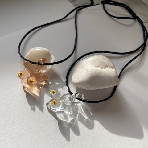 The Mammae Sarı Çiçekli Meme İpli Kolye