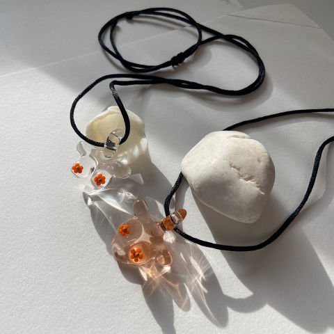 The Mammae Turuncu Çiçekli Meme İpli Kolye