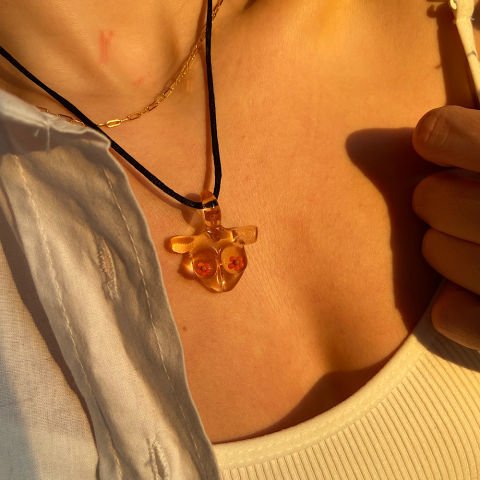 The Mammae Turuncu Çiçekli Meme İpli Kolye