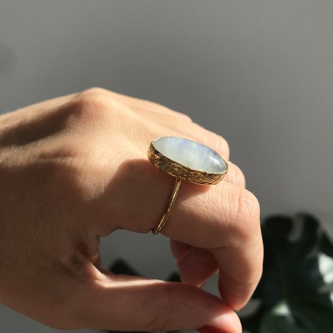 Oval Ay Taşı Yüzük