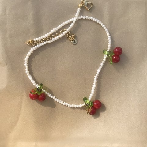 Kum İncide Kiraz Kolye
