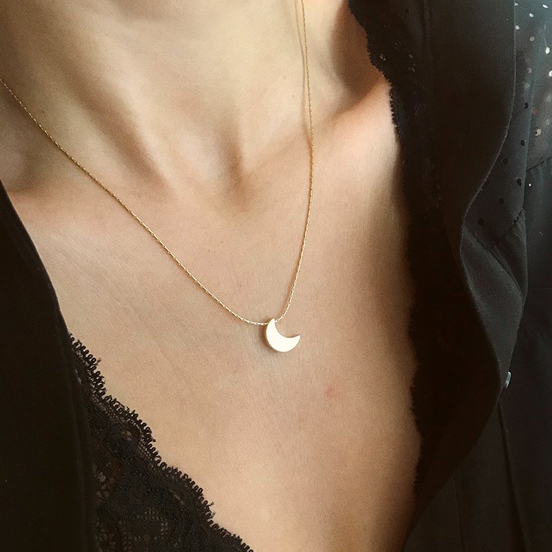 Basic Minimal Ay Kolye