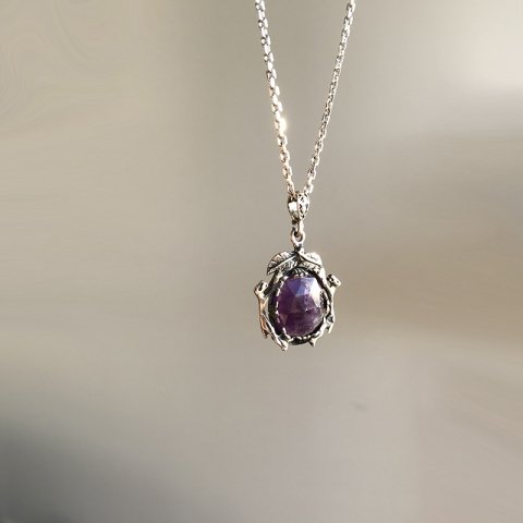 Kaplan ve Yaprak Motifli Ametist Taşı 925 Gümüş Kolye