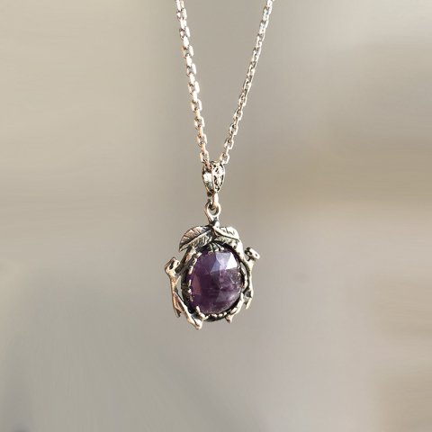 Kaplan ve Yaprak Motifli Ametist Taşı 925 Gümüş Kolye