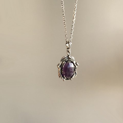 Kaplan ve Yaprak Motifli Ametist Taşı 925 Gümüş Kolye