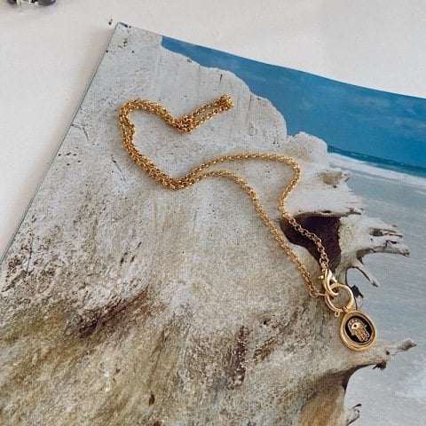 Mineli Fatma’nın Eli Kolye