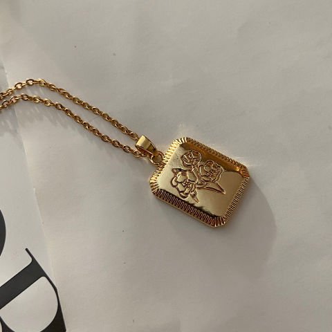 Retro Dörtgen Gül Kolye