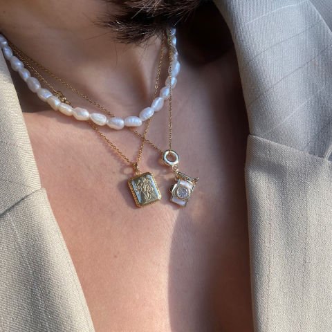 Retro Dörtgen Gül Kolye