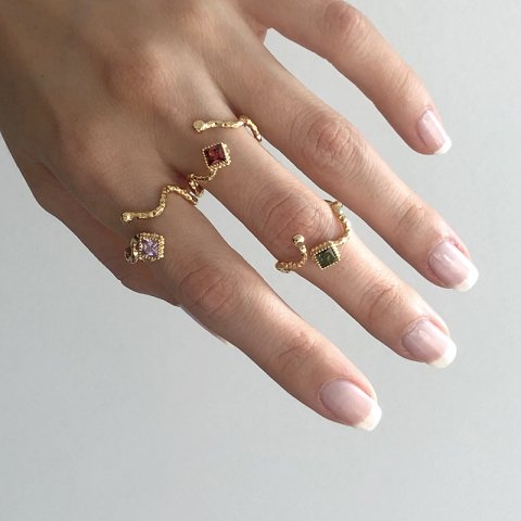 Dörtgen Taşlı Zikzak Yüzük