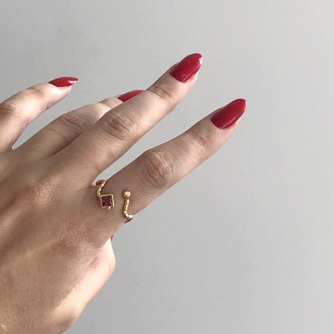 Dörtgen Taşlı Zikzak Yüzük