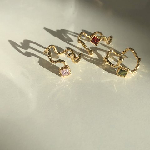 Dörtgen Taşlı Zikzak Yüzük