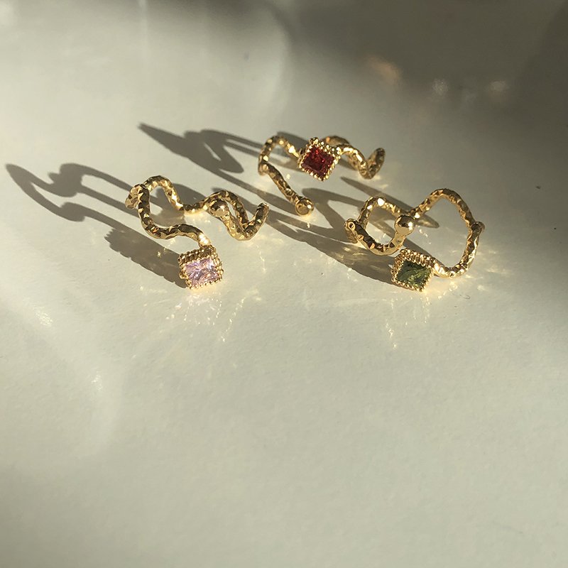 Dörtgen Taşlı Zikzak Yüzük