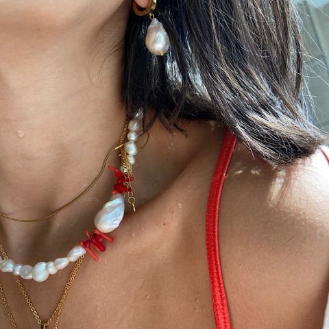 Pearl Kissed by Coral İnci Kolye