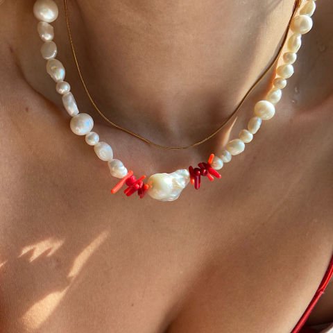 Pearl Kissed by Coral İnci Kolye