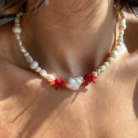 Pearl Kissed by Coral İnci Kolye