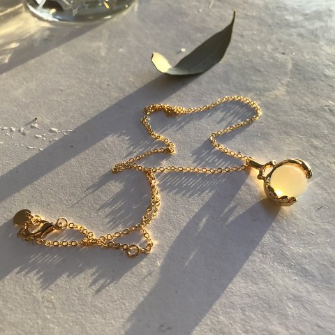 The Moon InMyHands Kolye