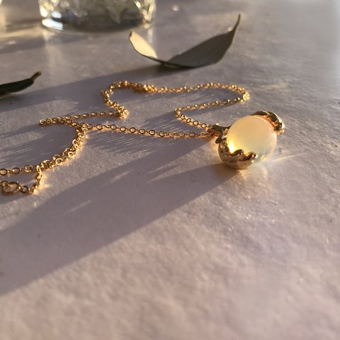 The Moon InMyHands Kolye