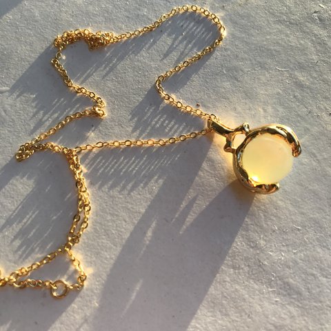 The Moon InMyHands Kolye