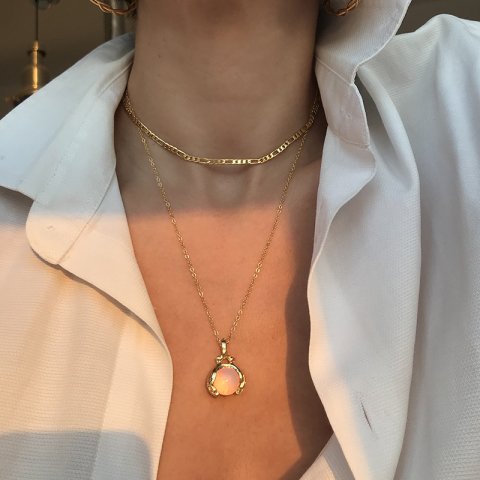 The Moon InMyHands Kolye