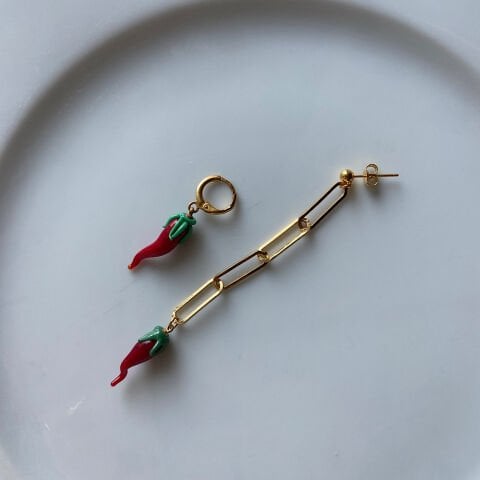 Red Hot Chili Asimetrik Zincirli Biber Küpe