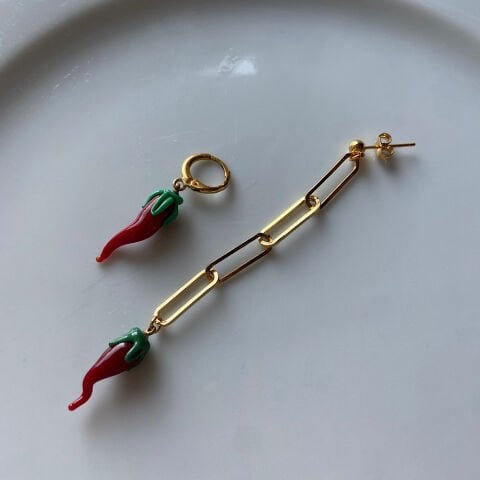 Red Hot Chili Asimetrik Zincirli Biber Küpe